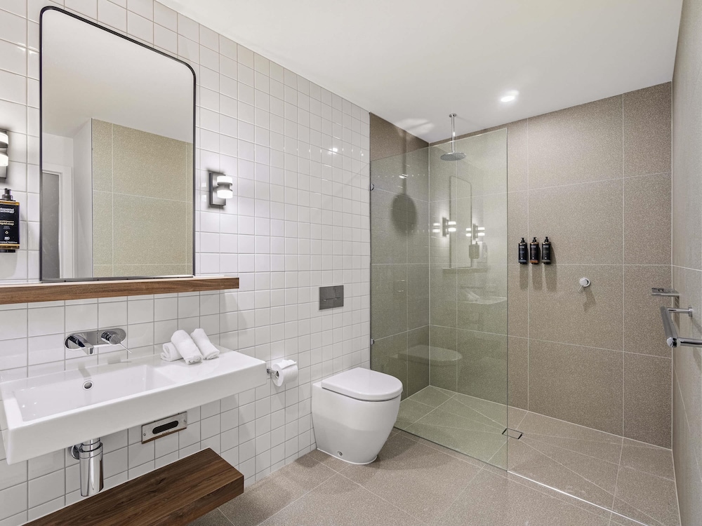 LUXURY, SUITE, KING BED