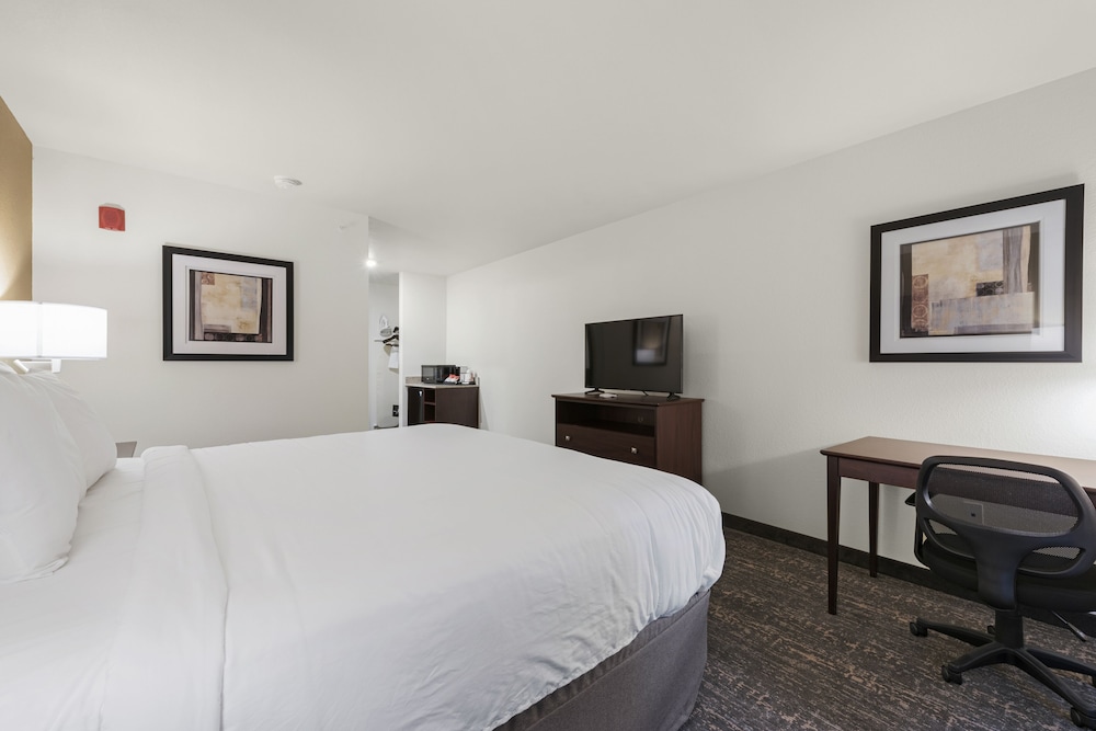 Cobblestone Hotel & Suites - Russells Point at Indian Lake 7/50
