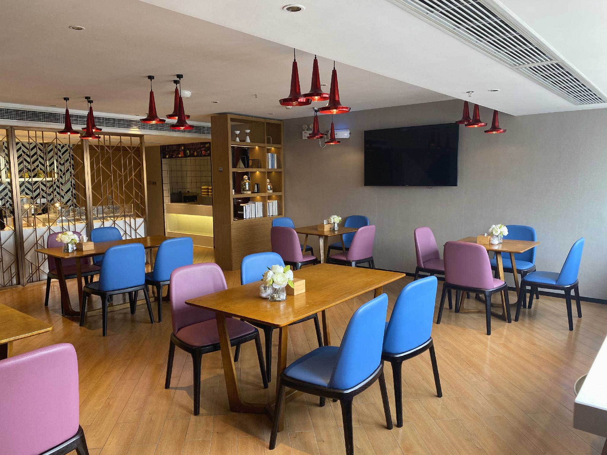 Borrman Hotel (Wuchuan) 50/52