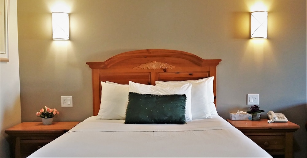 Knights Inn Colonial Fireside Inn 3/30