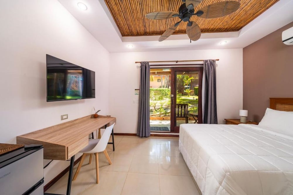 Bungalow, Queen Bed