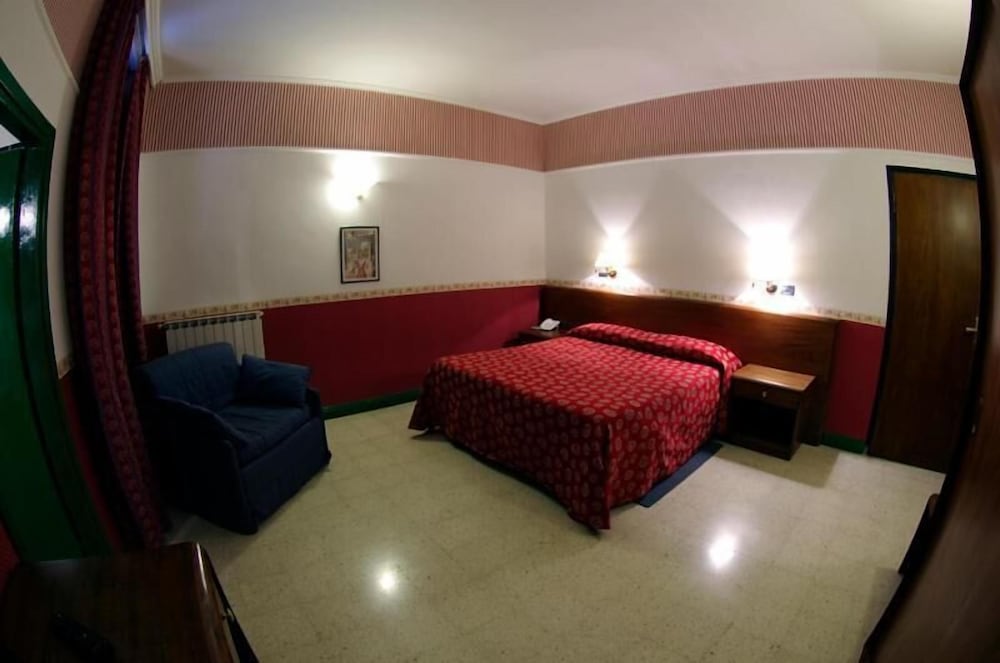 Hotel Iris Crillon 30/50