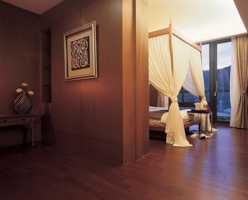 EINHAN RESORT 40/63