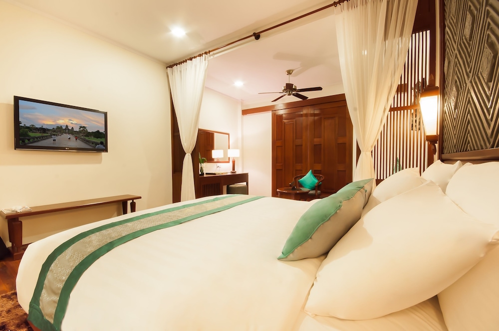 THE PRIVILEGE FLOOR BY LOTUS BLANC 12/40