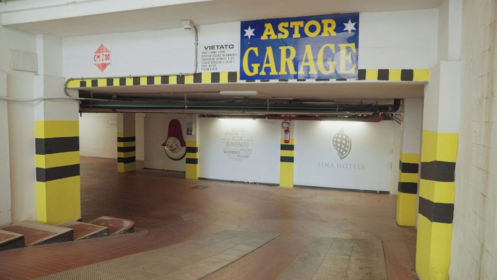 Sina Astor Hotel 6/80