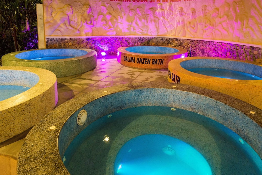 swimming pool spa