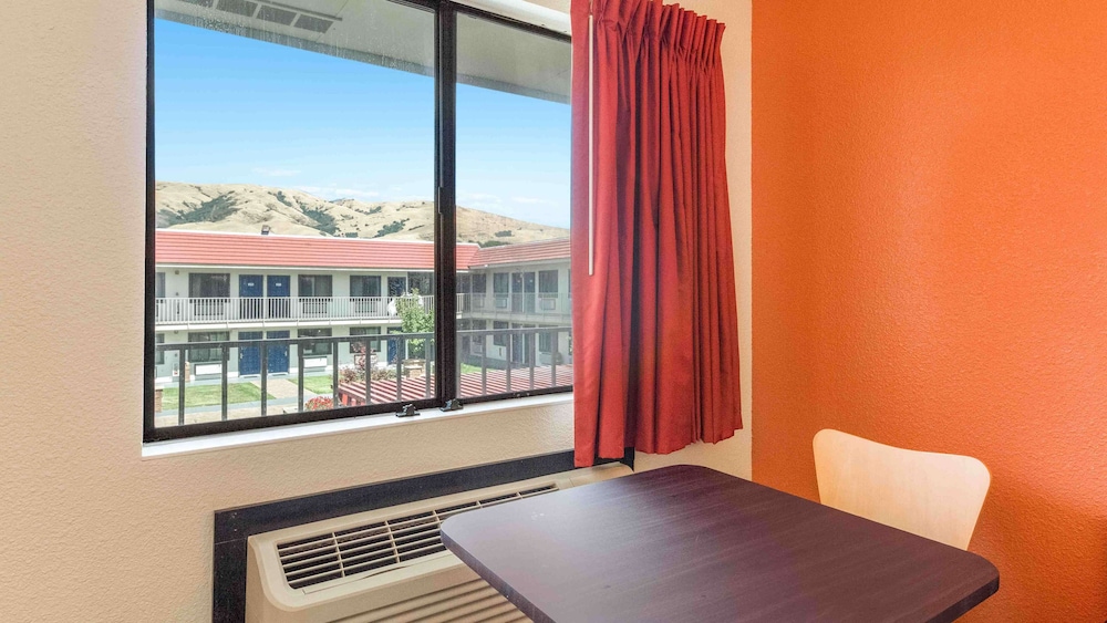Motel6 Fremont, CA - South 39/57
