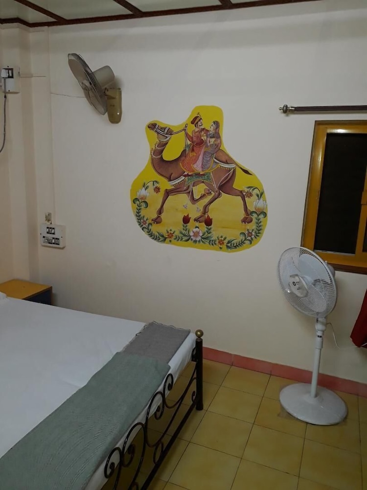 Govind Hotel 26/58