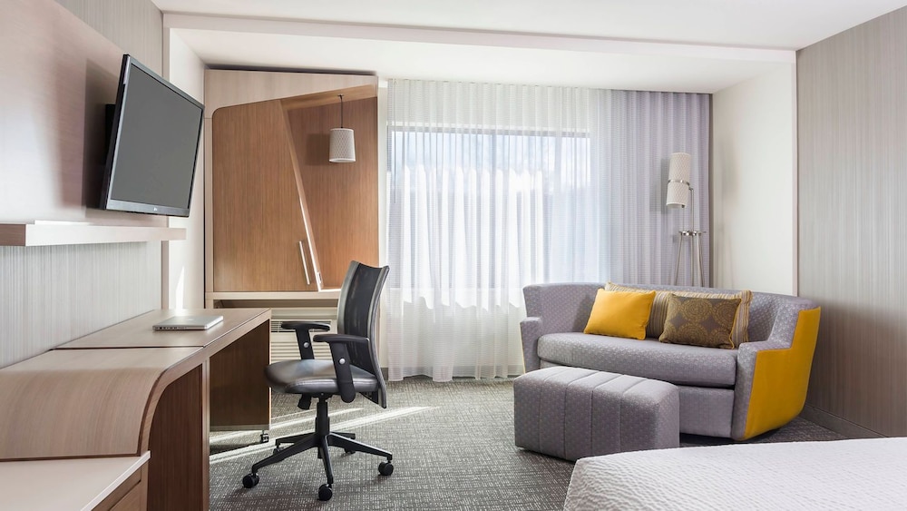 Courtyard By Marriott South Bend Downtown 48/52