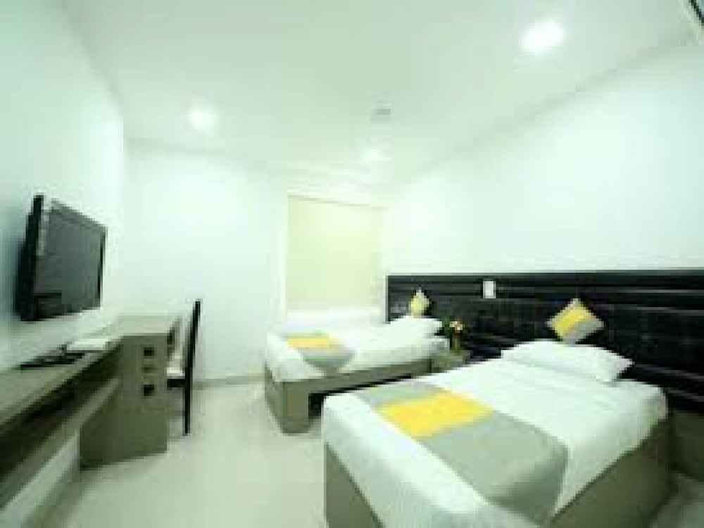 Multiple Bedrooms, 5 King Beds, Bunk Bed, Garden View، Falcons Nest La Riviera 10/10