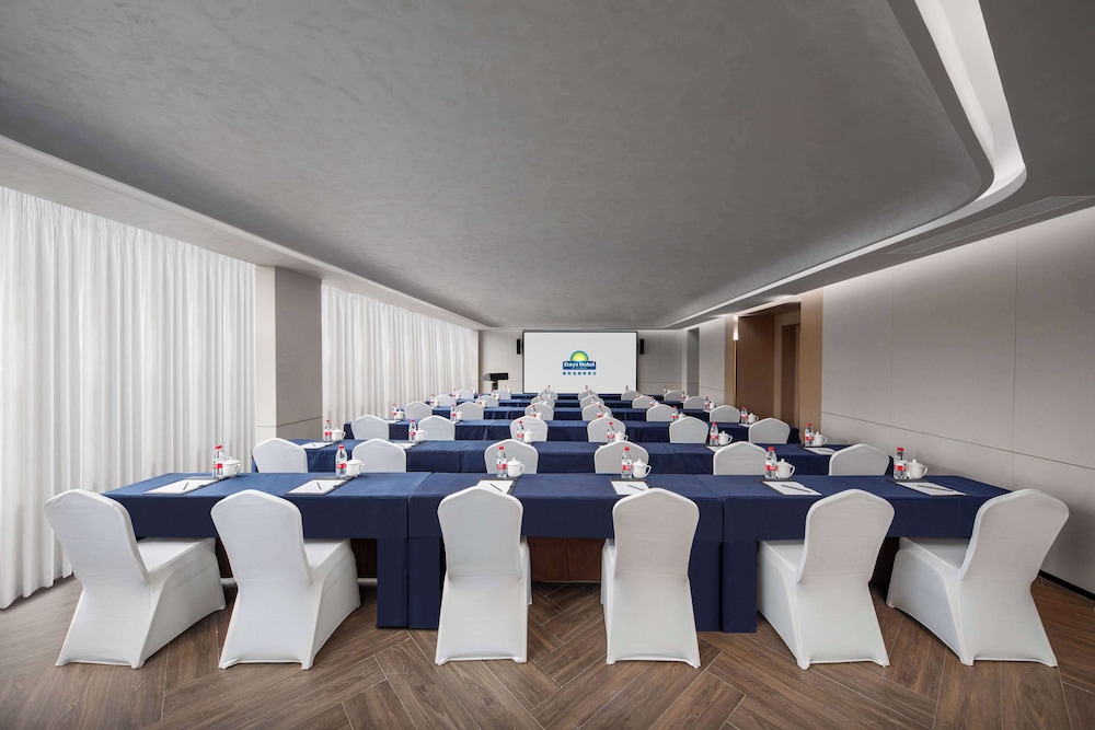 Days Hotel by Wyndham Renhuai Canglong 28/31