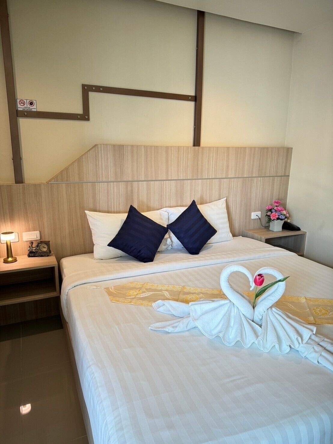 DELUXE, DOUBLE BED