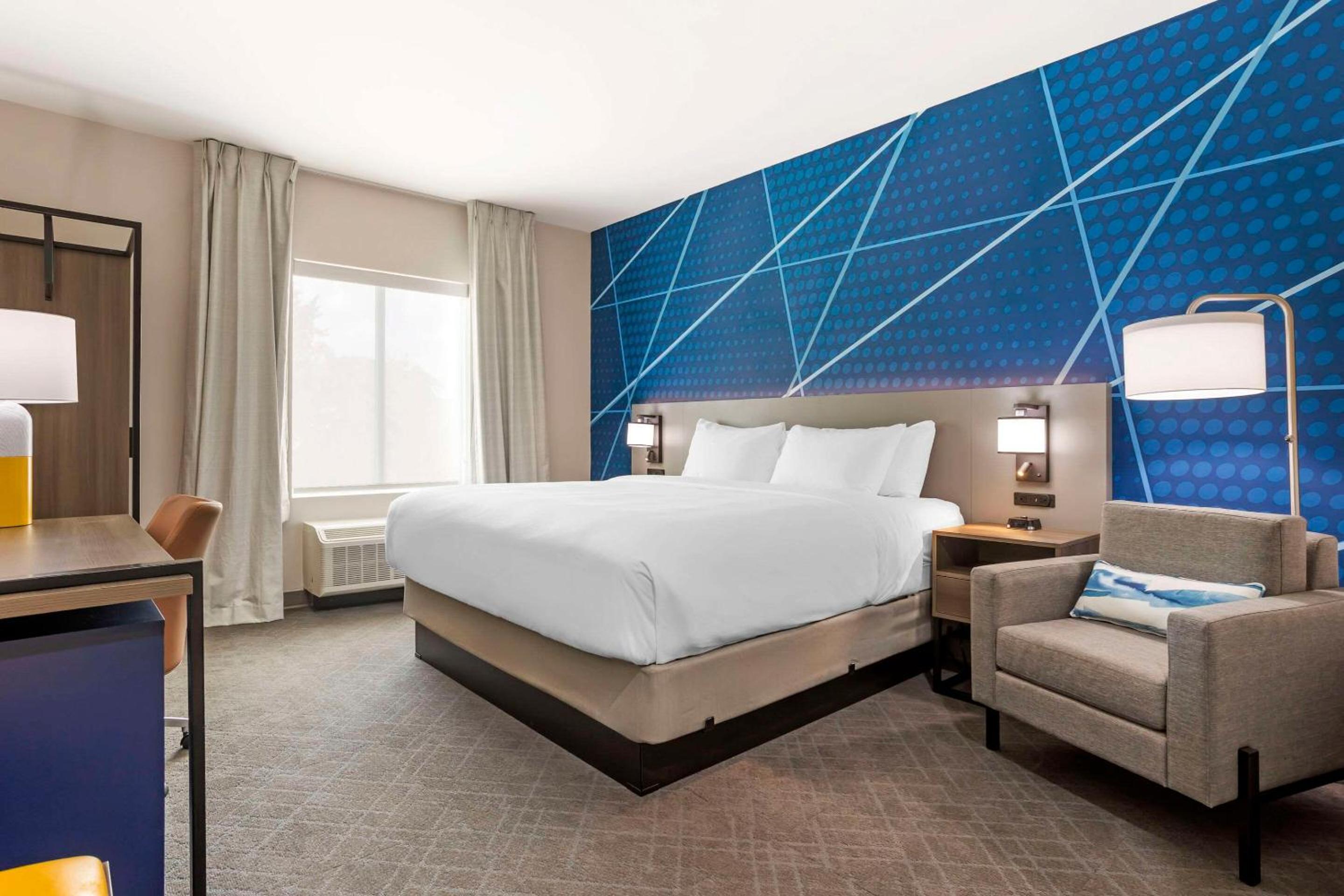 comfort inn and suites huntsville near university