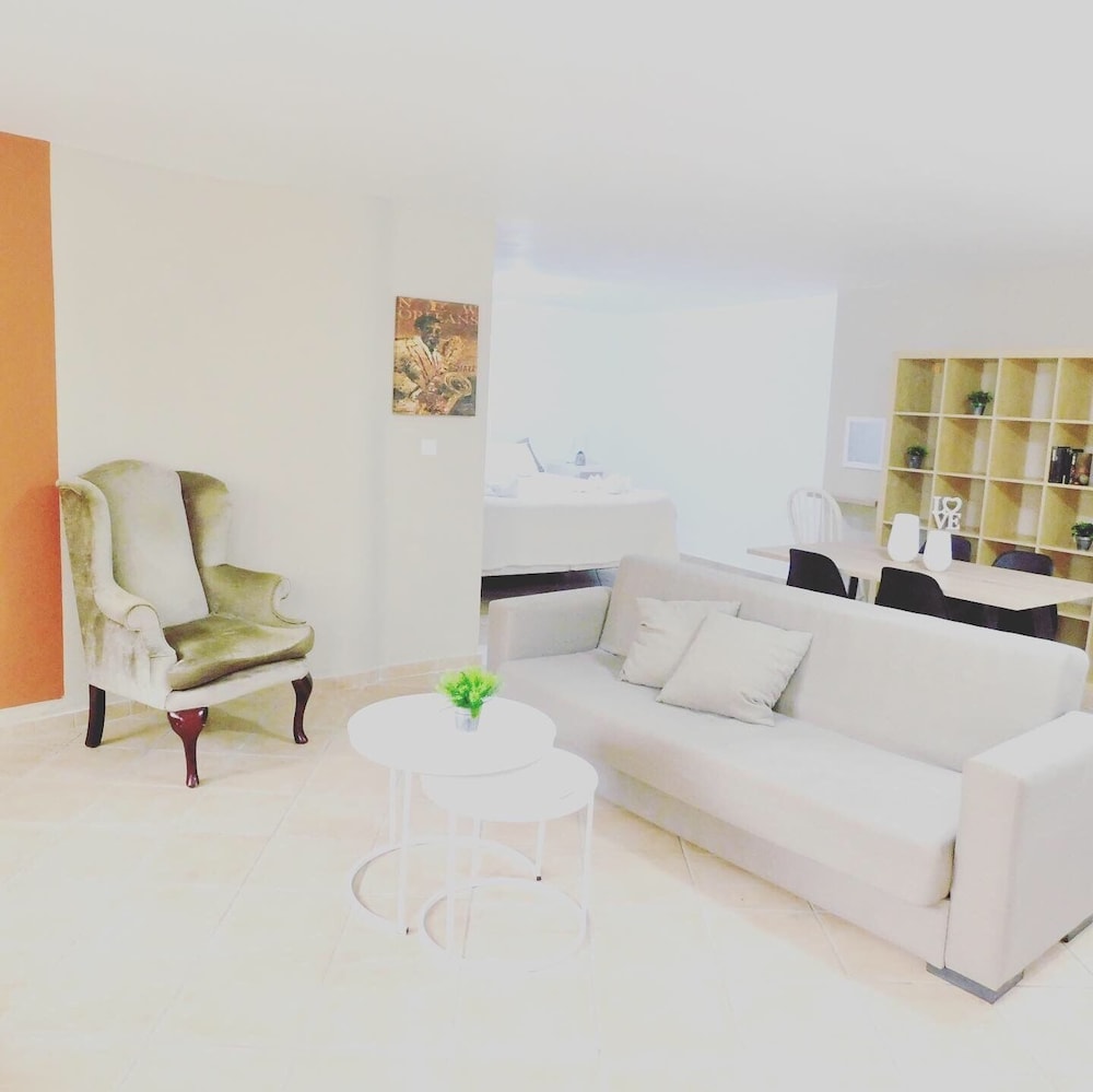 Elizabeth Suites 25/50