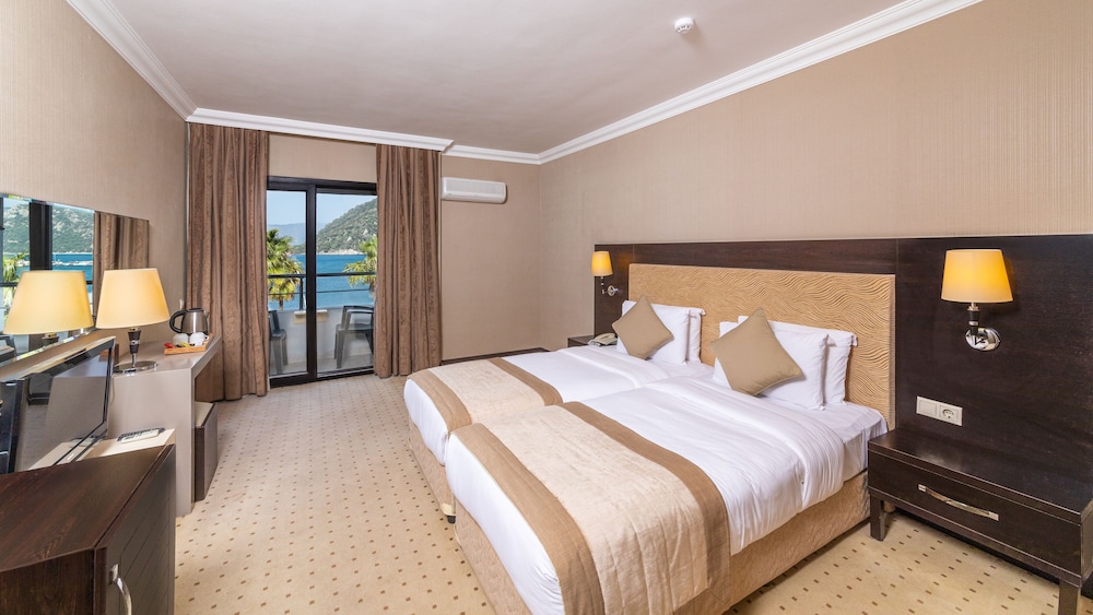 STANDARD, SEA VIEW