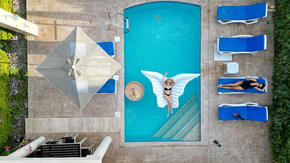 Sunset Beach Club 19/50