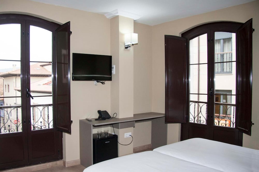 Hotel Areces 6/21
