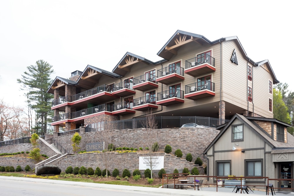 The Embers Hotel 4/50