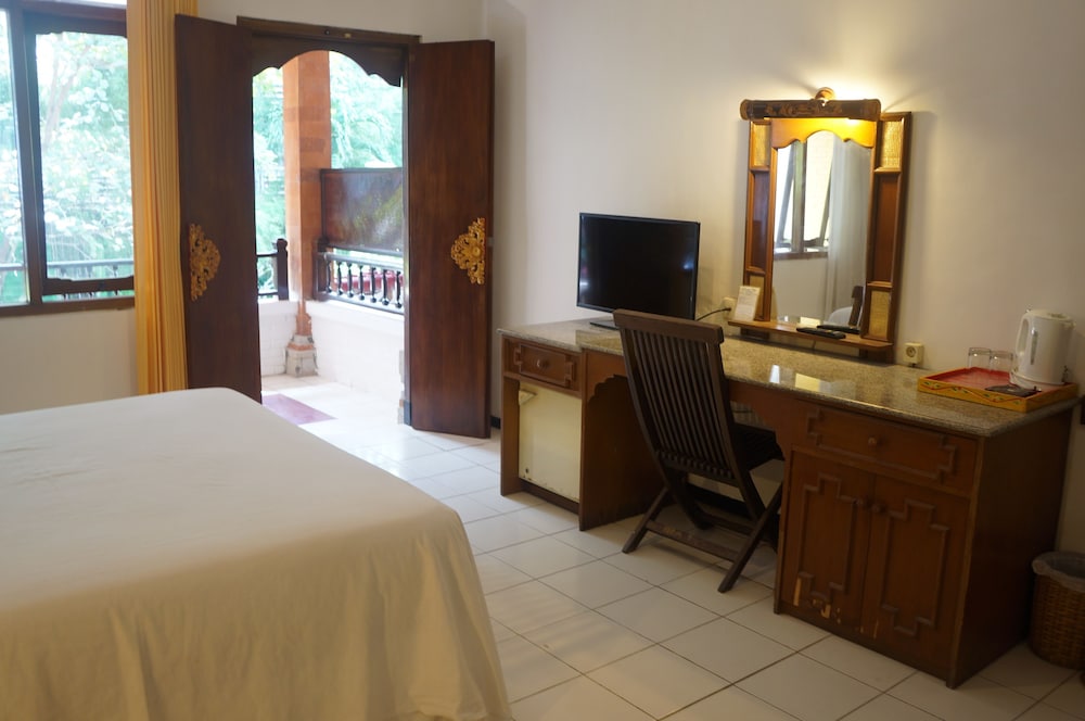 Puri Naga Beachfront Cottages 33/65