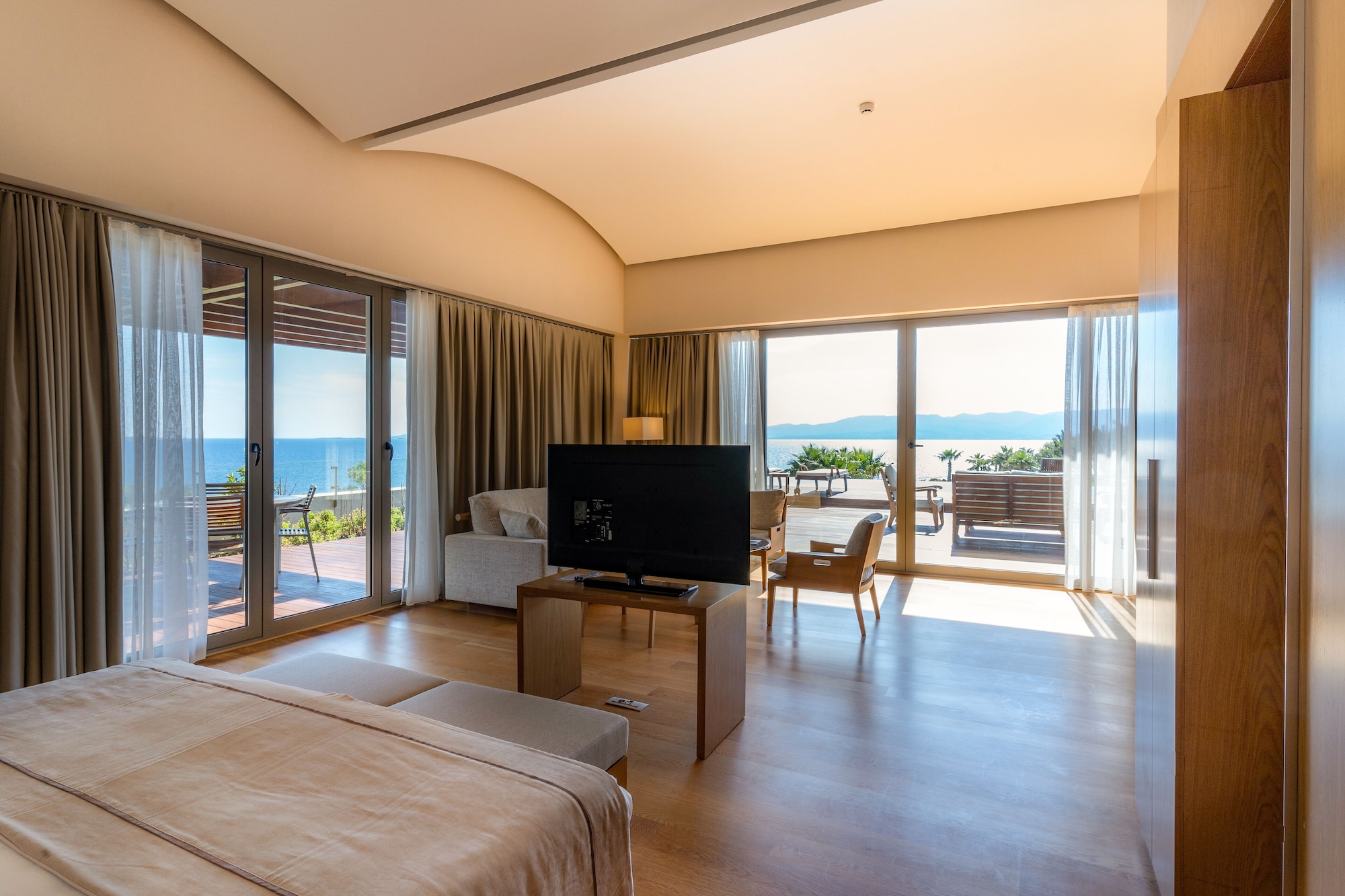 PRESIDENTIAL, SUITE, DOUBLE BED, SEA VIEW, PRIVATE POOL, TERRACE