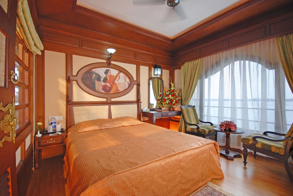 Sterling Lake Palace Alleppey. 20/58