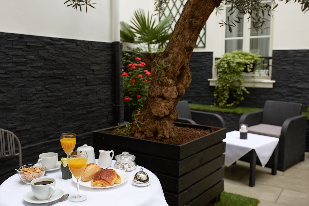 Hotel Le Twelve 44/50
