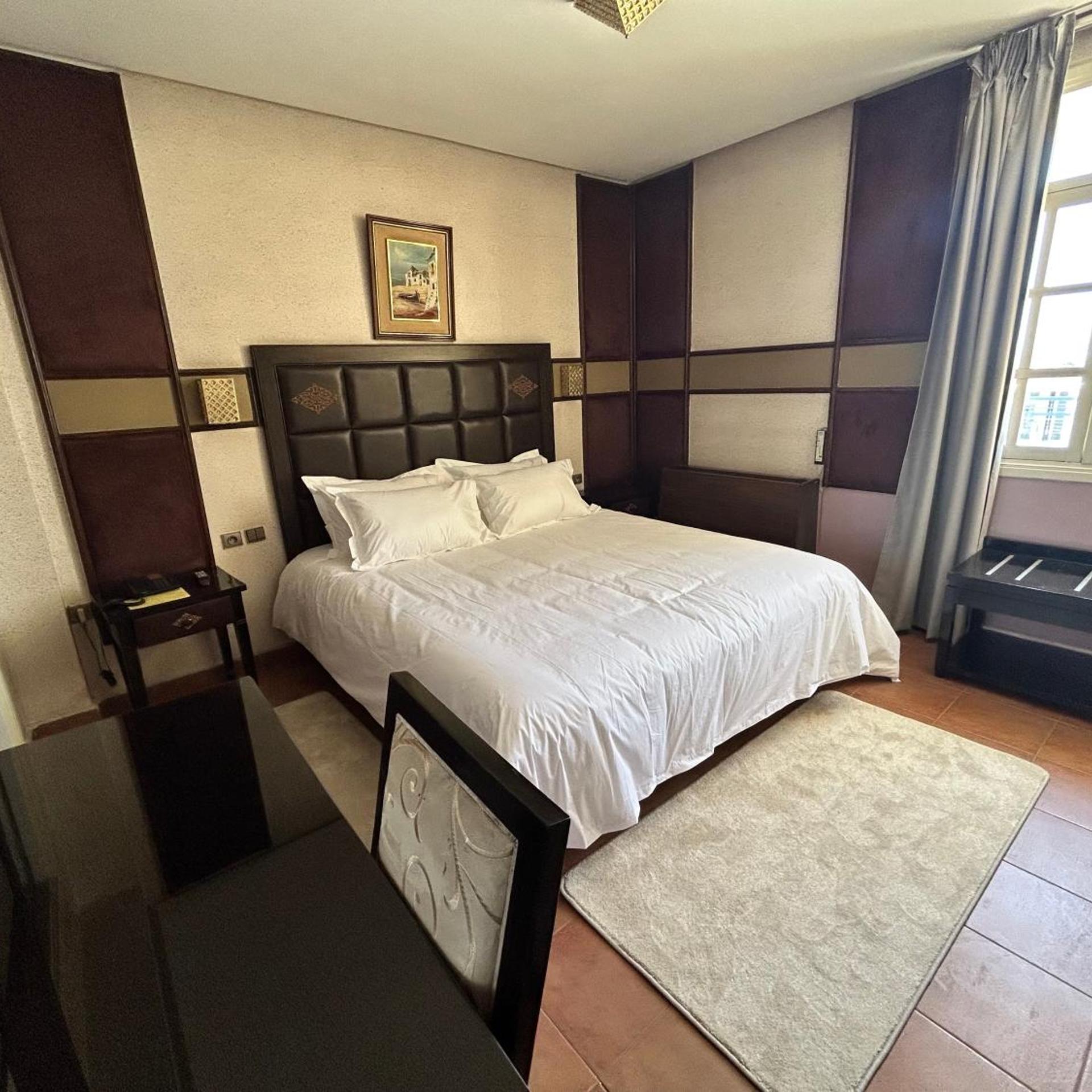 جناح جونيور بشرفة، Hotel Bab Mansour 2/2