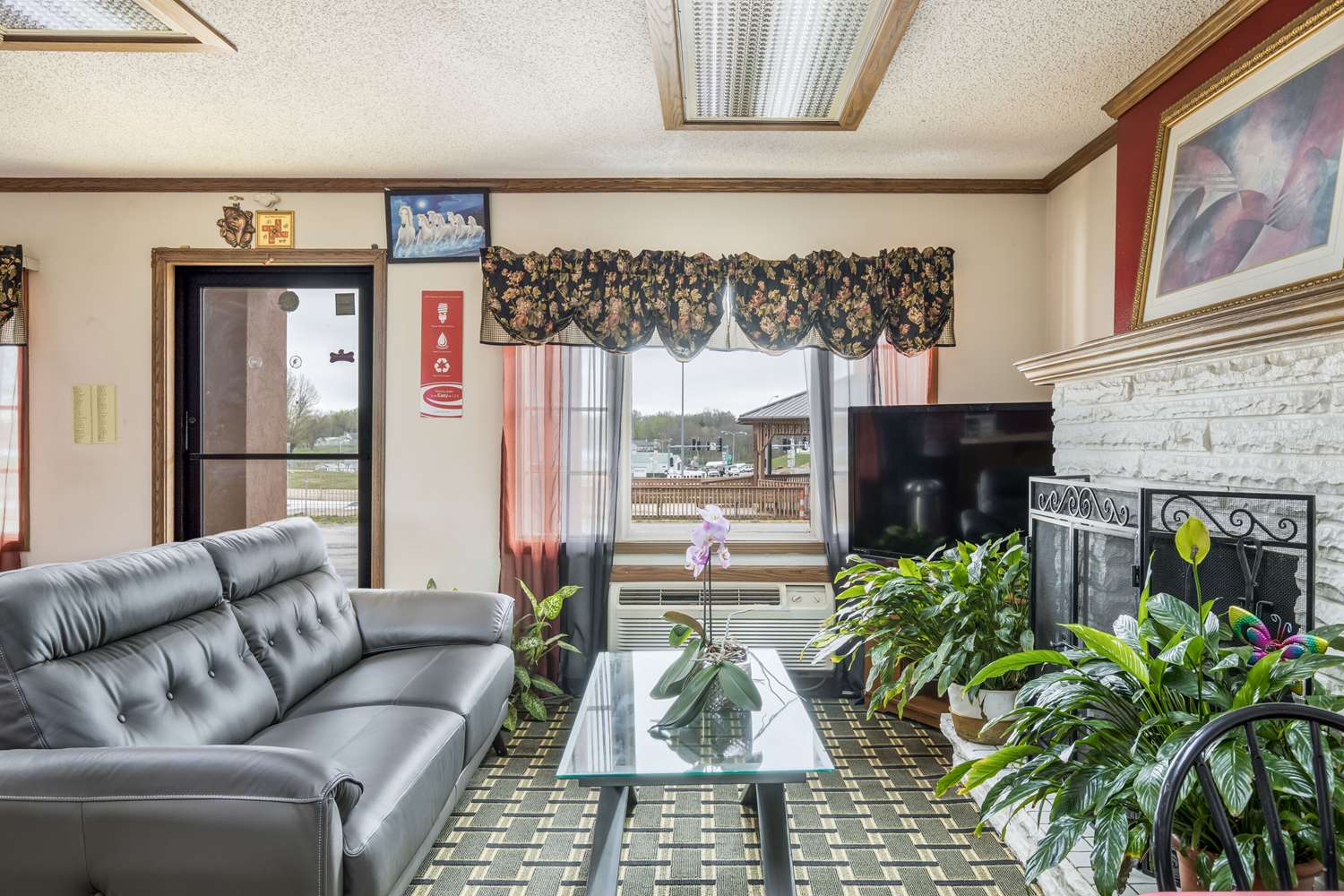 Econo Lodge Cameron 5/13