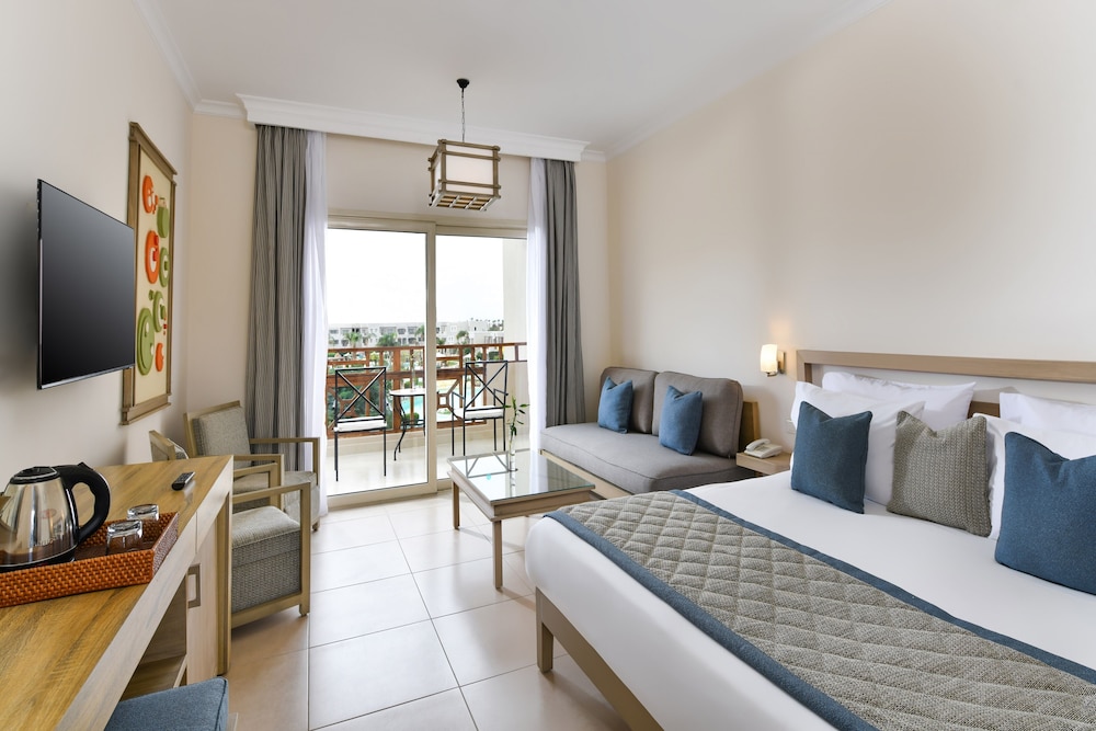 SUPERIOR, DOUBLE OR TWIN BED, POOL VIEW