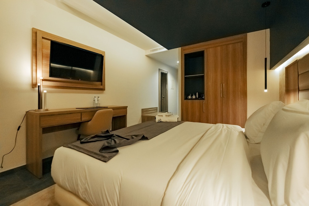 AD Hotel, Hydra 14/58