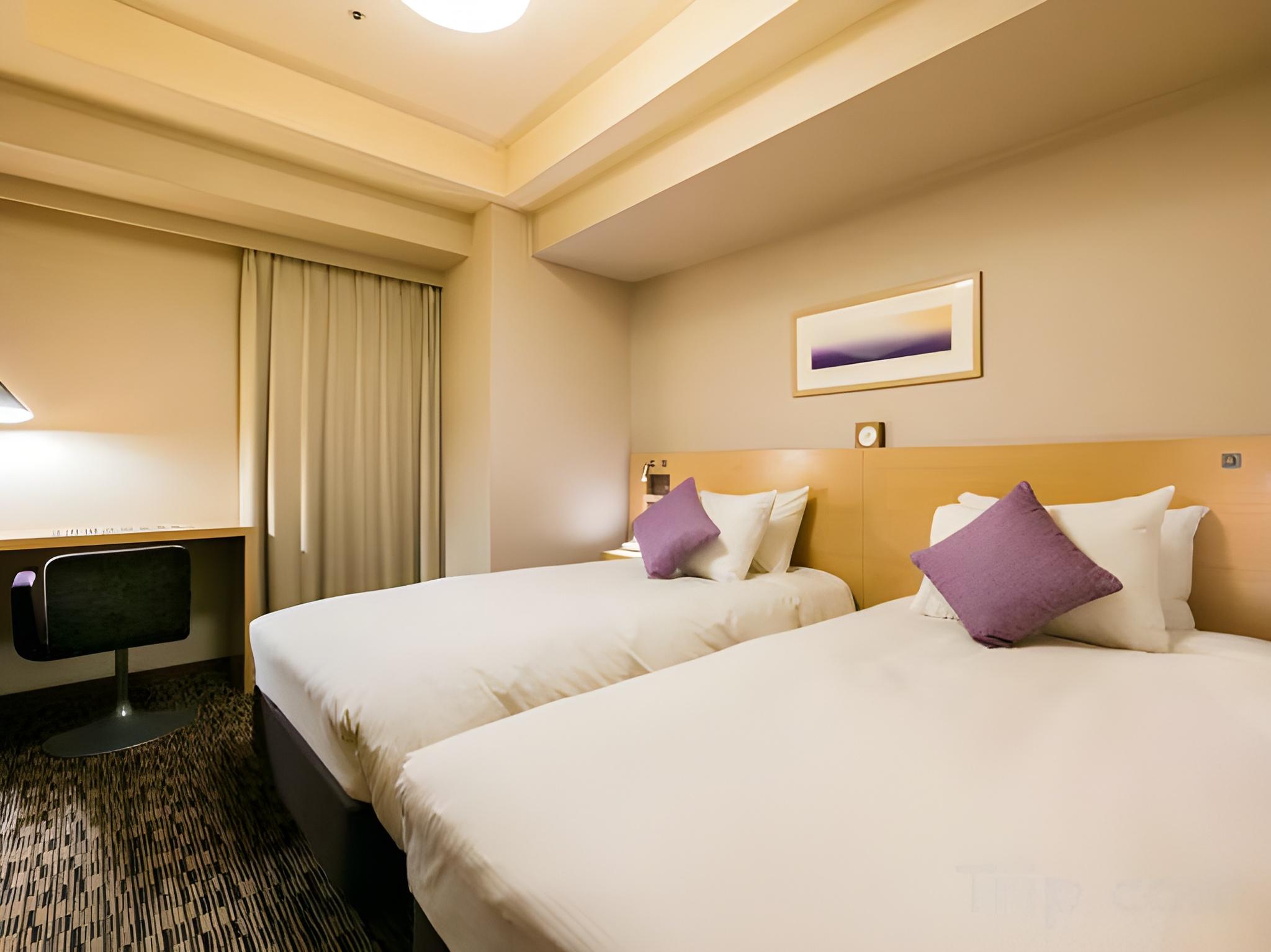 Female Only, Standard, Twin Beds