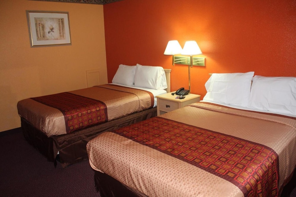 Hutchinson Inn 24/58
