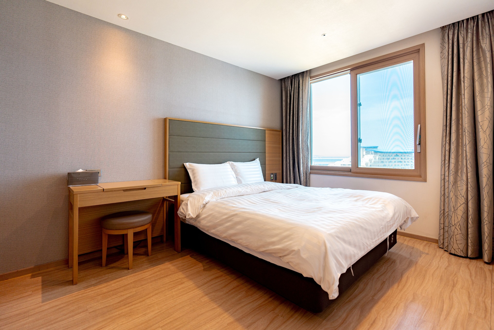 Resort, Suite, Futon Bed, Partial Ocean View