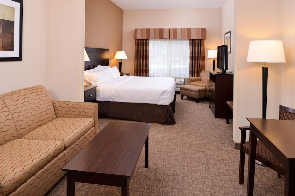 Holiday Inn Express Hotel And Suites Fairmont 26/64