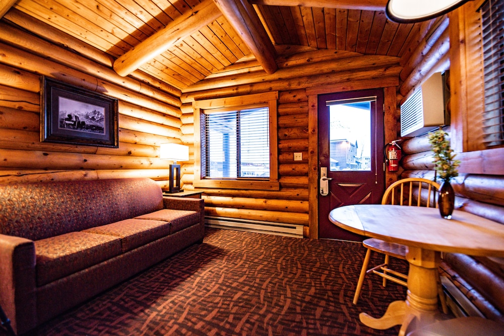 Elk Country Inn 56/68