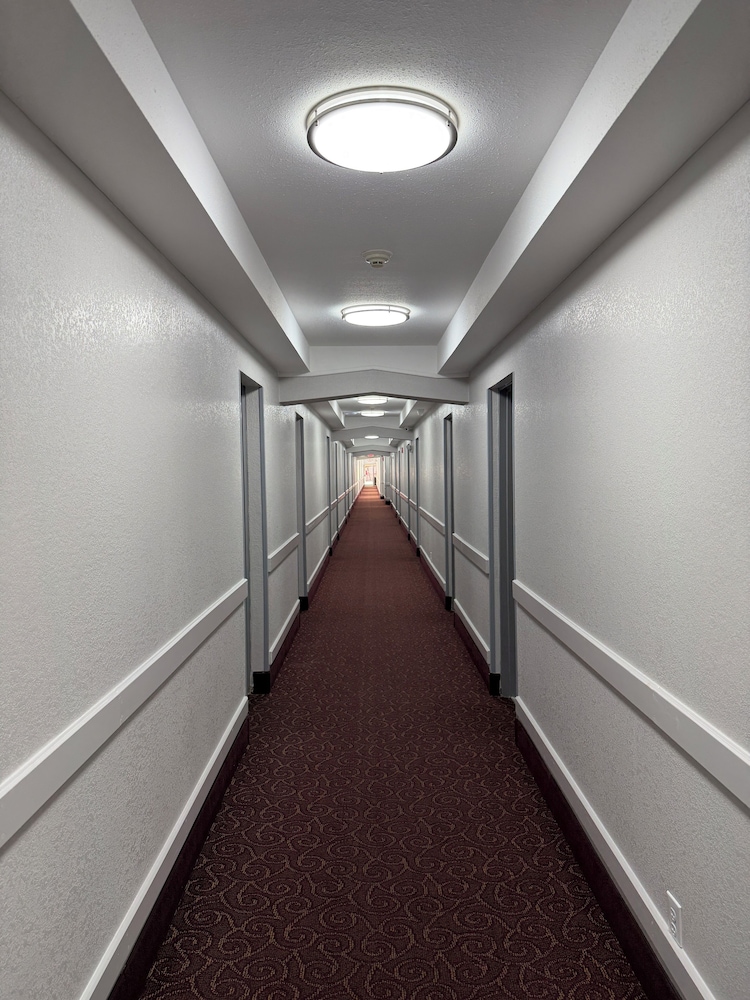 Hilltop Inn & Suites 7/15