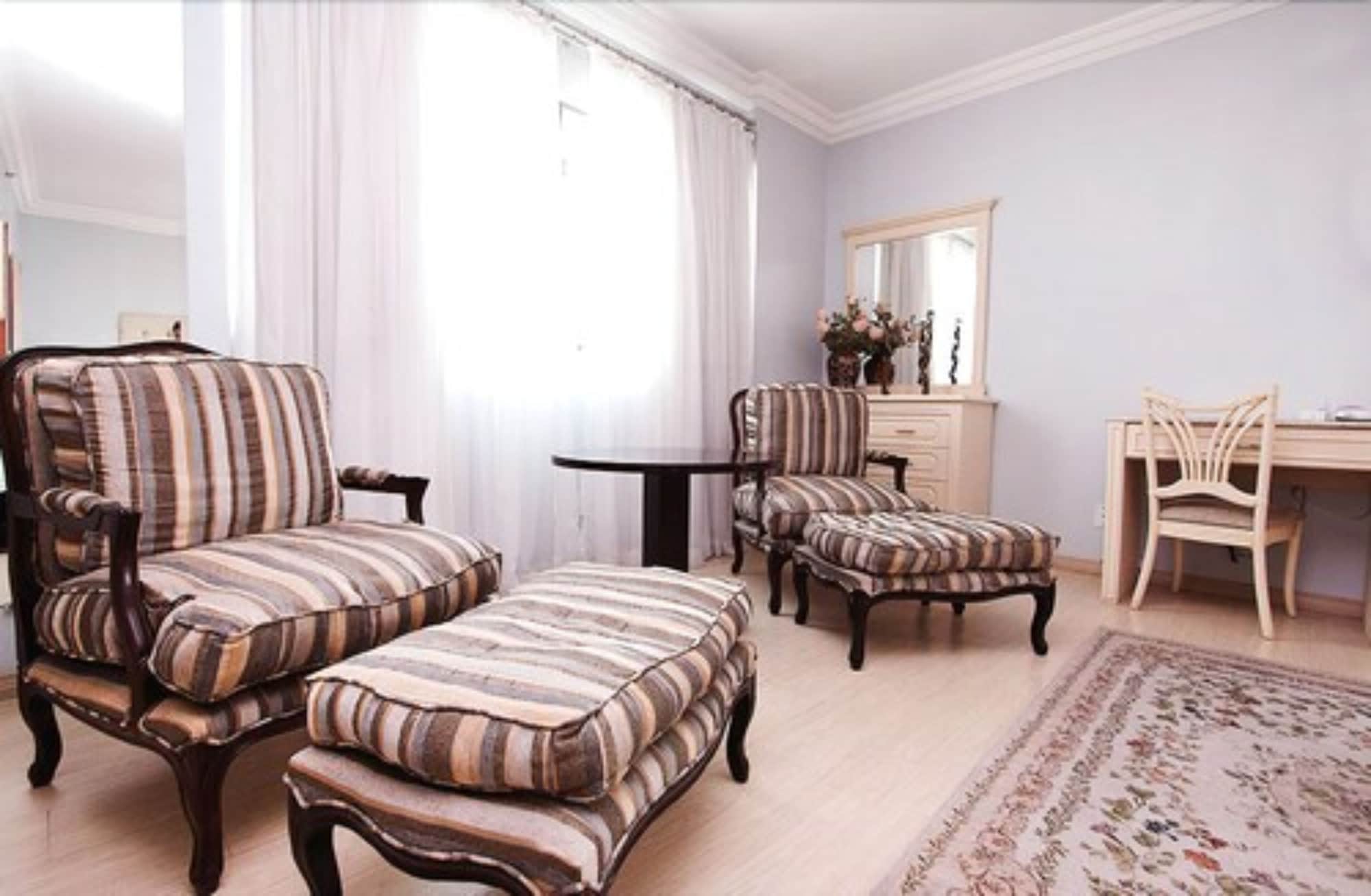 Senior, Suite, Queen Bed
