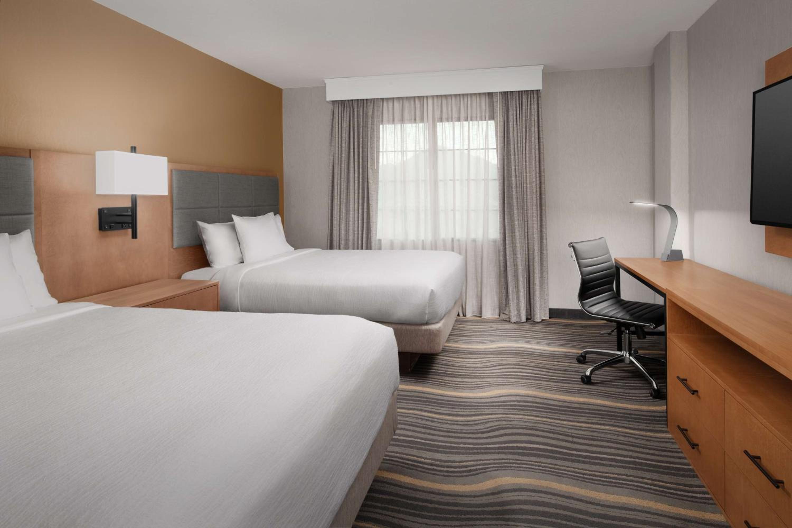 Suite, 2 Queen Beds, Sofa