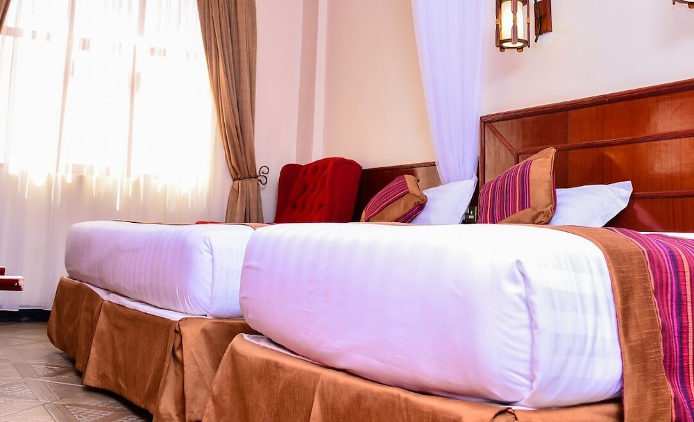 Seasons Airport Hotel 13/27