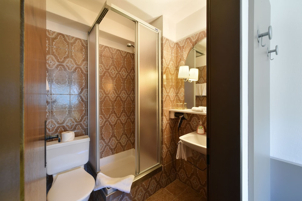 Schlosshotel - Self Check-In Hotel am Schlosspark 45/47