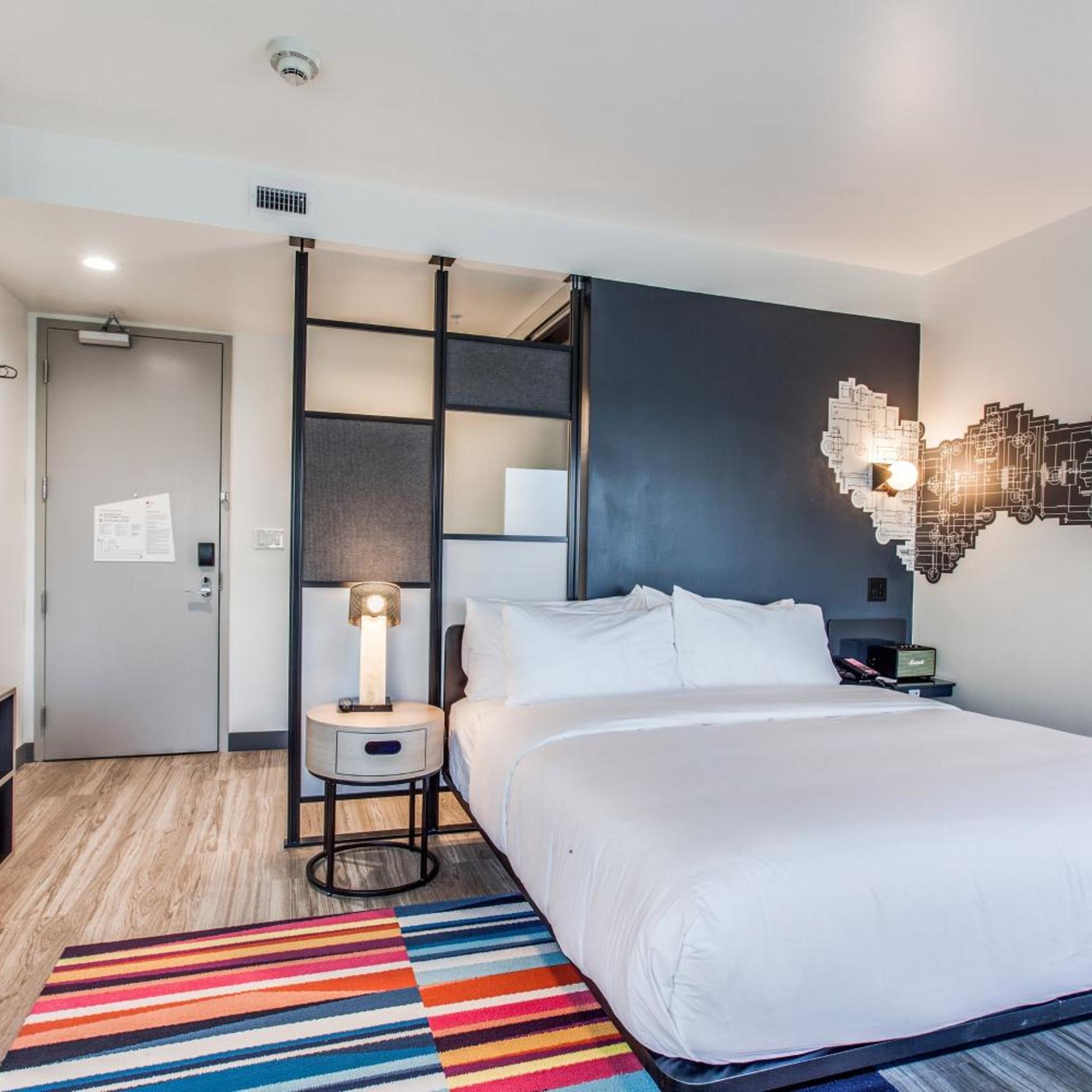 Aloft, Guest Room, King Bed، Aloft Dallas Arlington Entertainment District 3/5