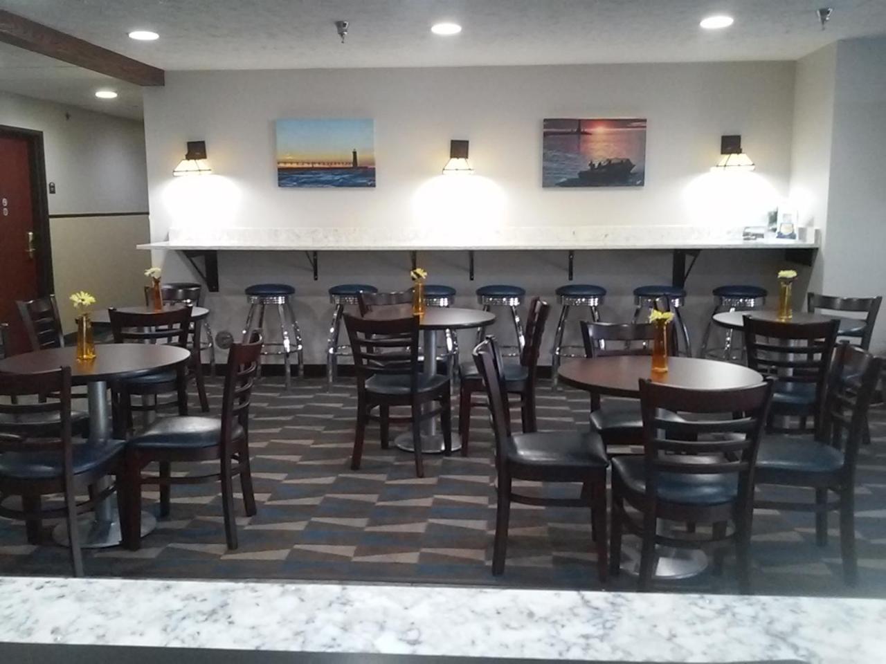 Microtel Inn & Suites by Wyndham Manistee 30/50