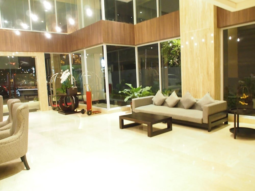 Arch Hotel 39/45