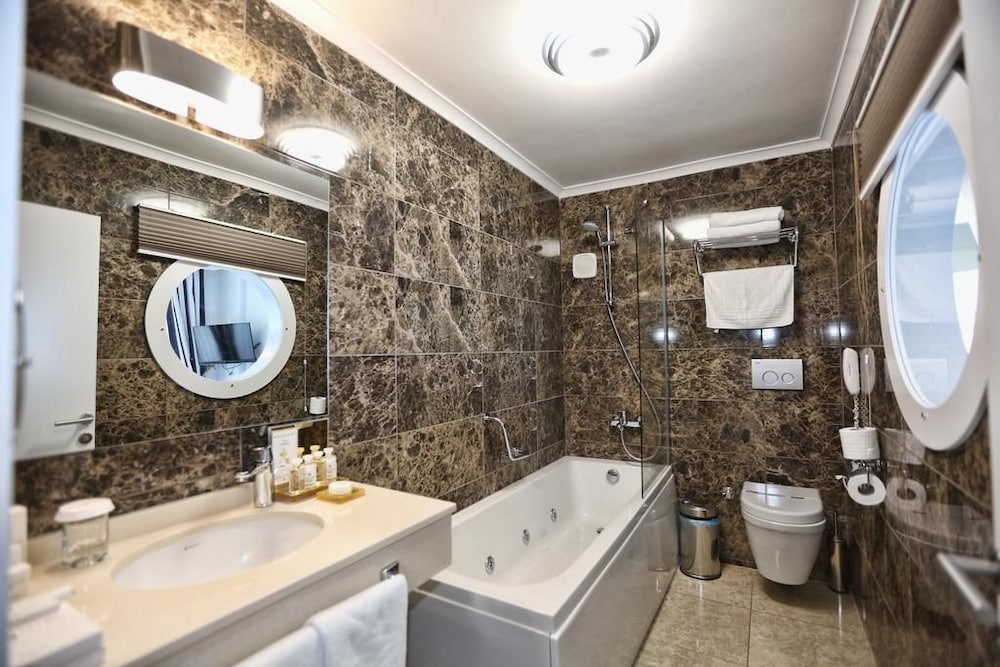 Uslu Otel Royal Yachting 33/36