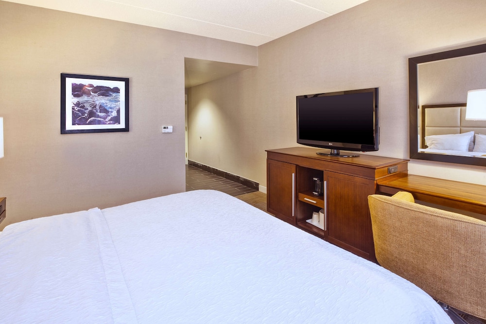Hampton Inn Suites Providencew 22/42