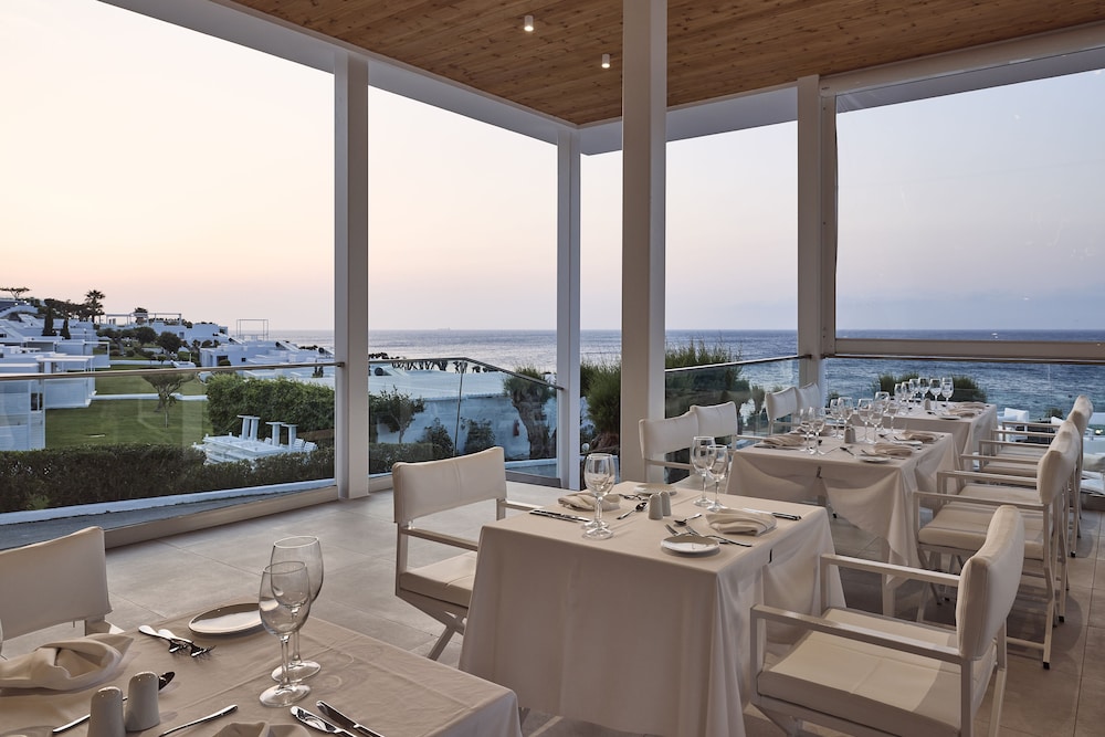 Dimitra Beach Hotel and Suites 64/76