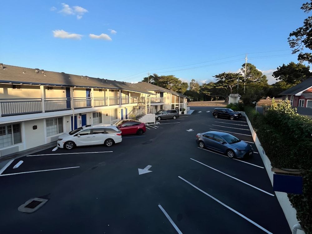 Inn By the Bay Monterey 44/56