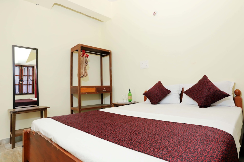 1 BEDROOM, APARTMENT, KITCHENETTE, GARDEN AREA
