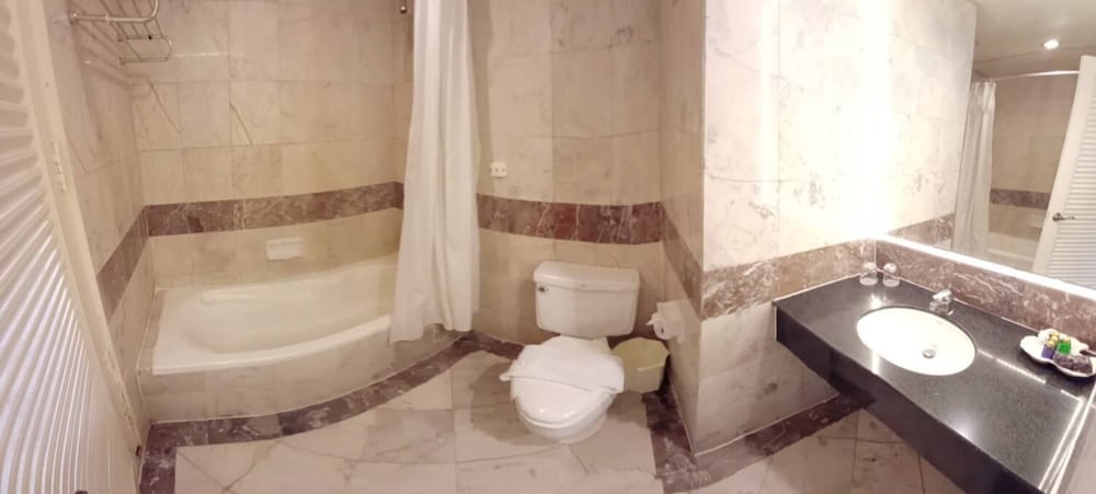 Adriatic Palace Pattaya 37/38