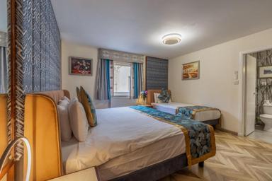 Deluxe, Family, King Bed, Loch View